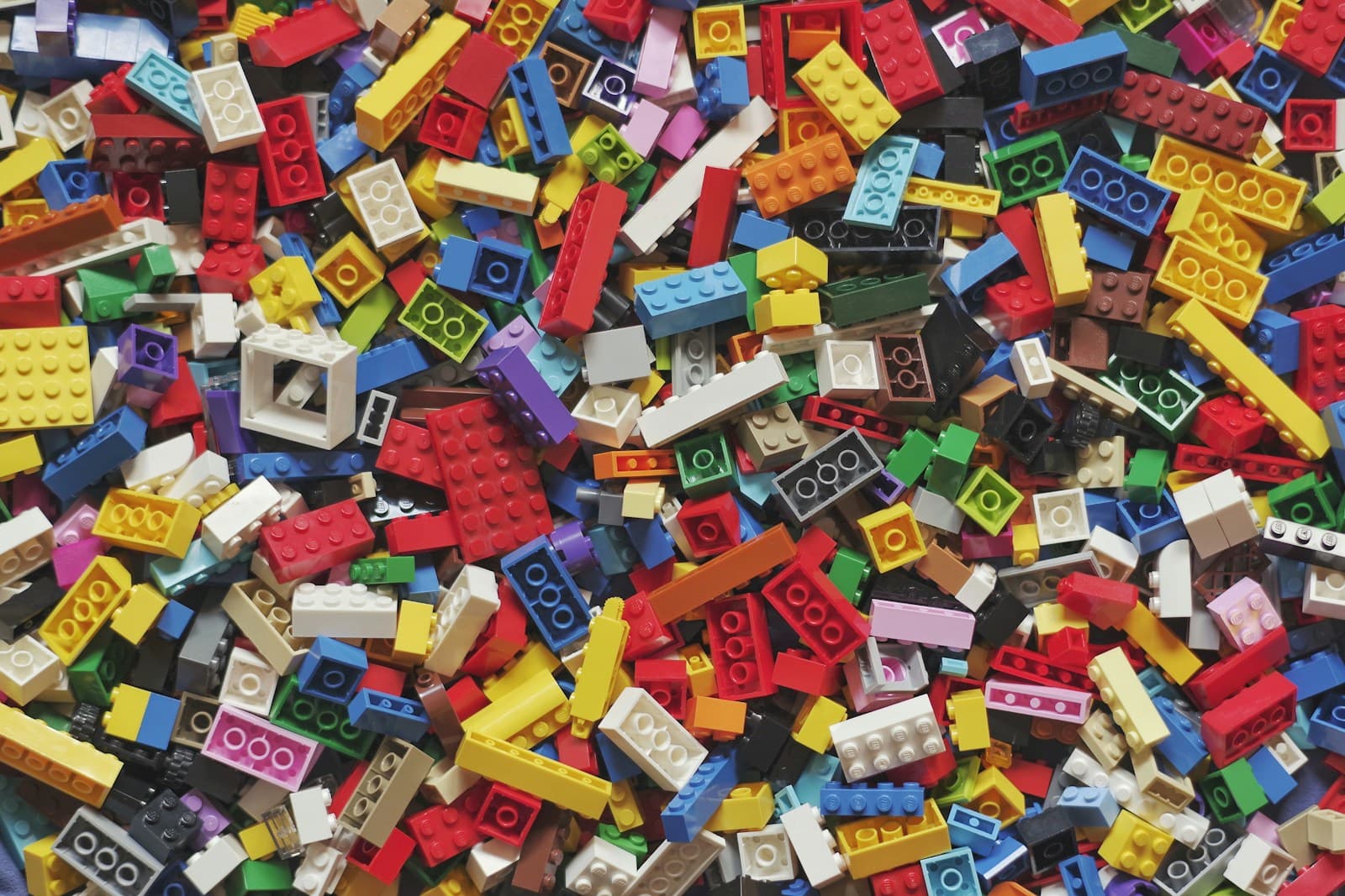 A pile of mixed LEGO bricks